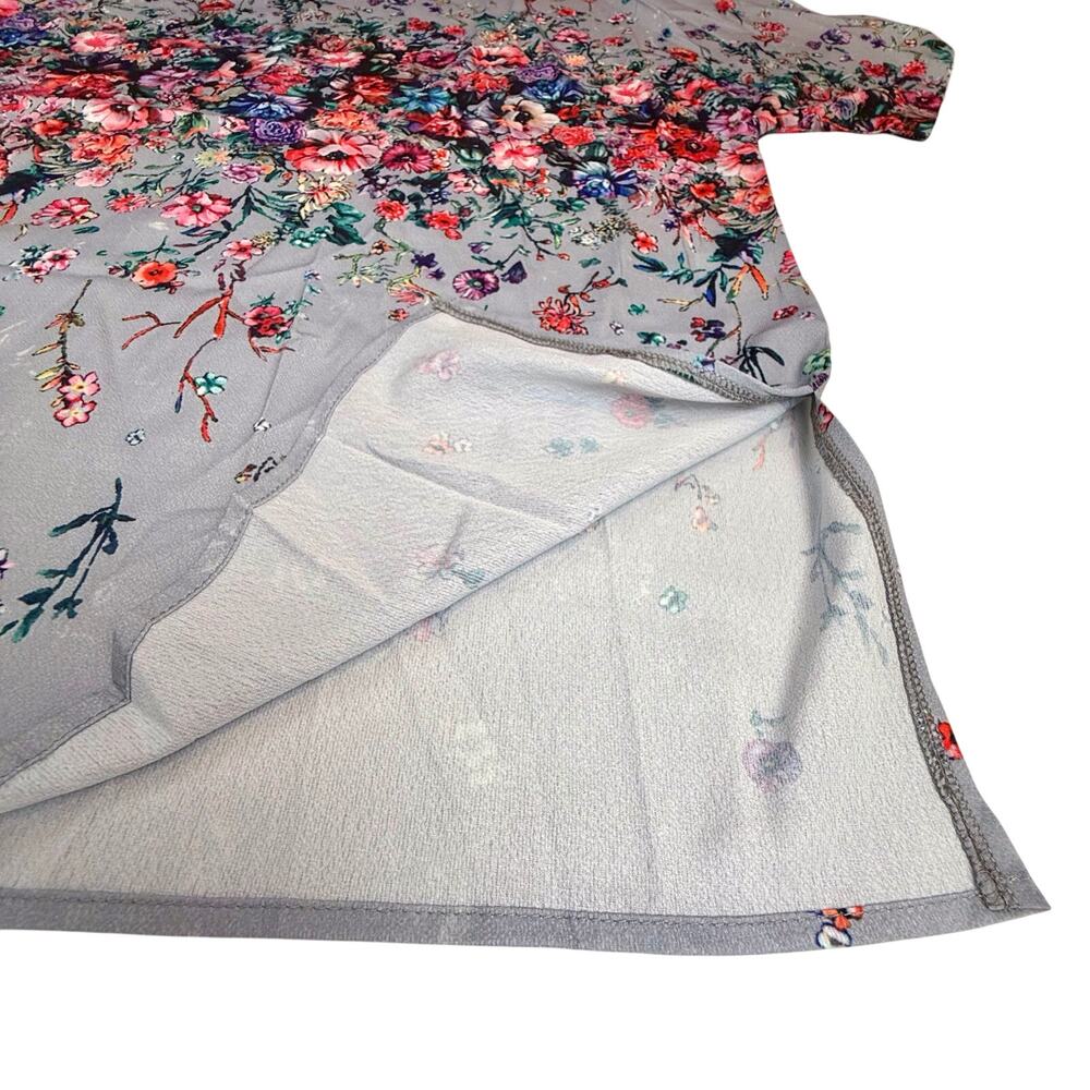 NIB Grey Background Floral Print Short Sleeve Popover Top Lightweight Round Neck - Picture 5 of 16